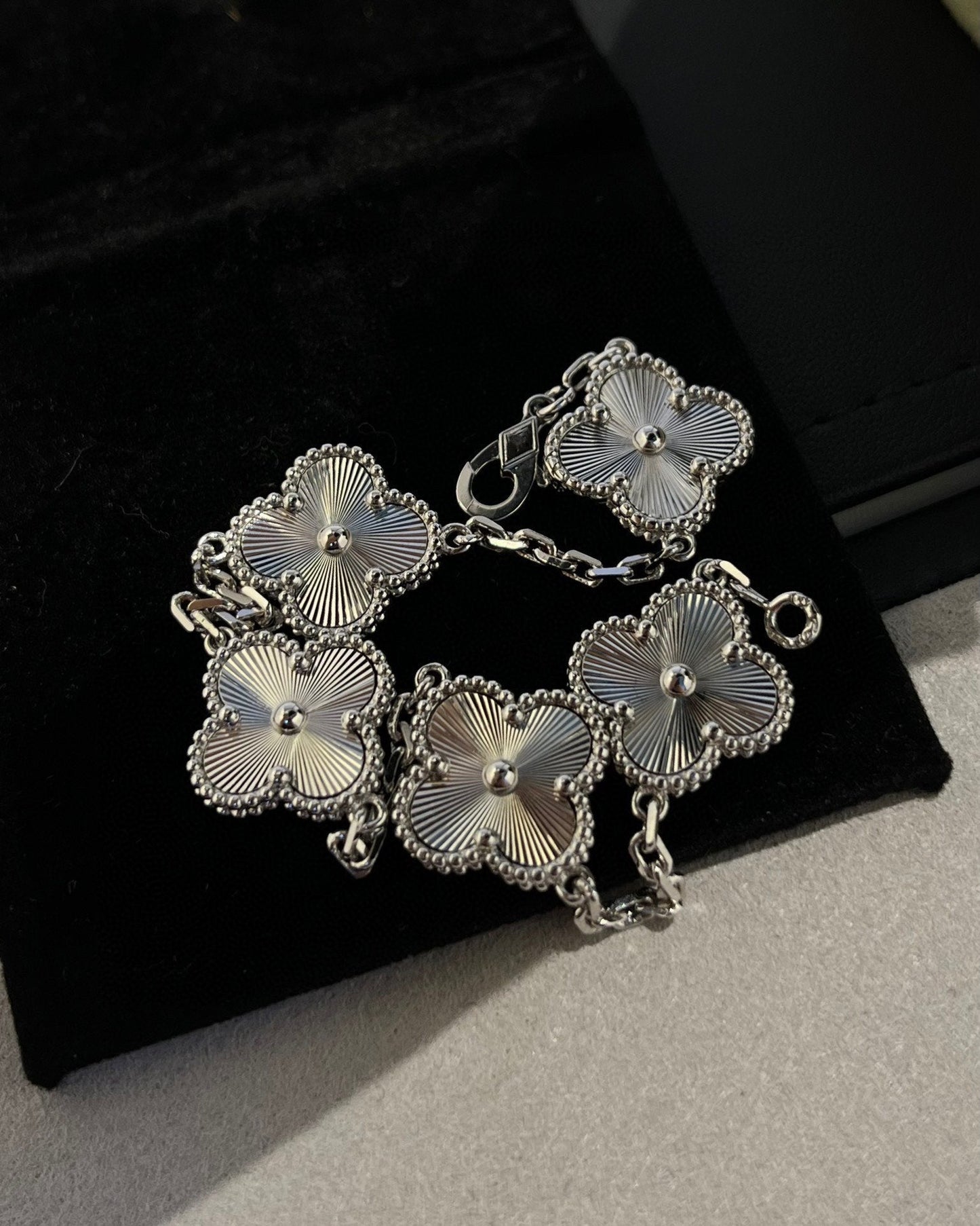 [LuxJewelry]CLOVER SILVER 5 MOTIFS BRACELET
