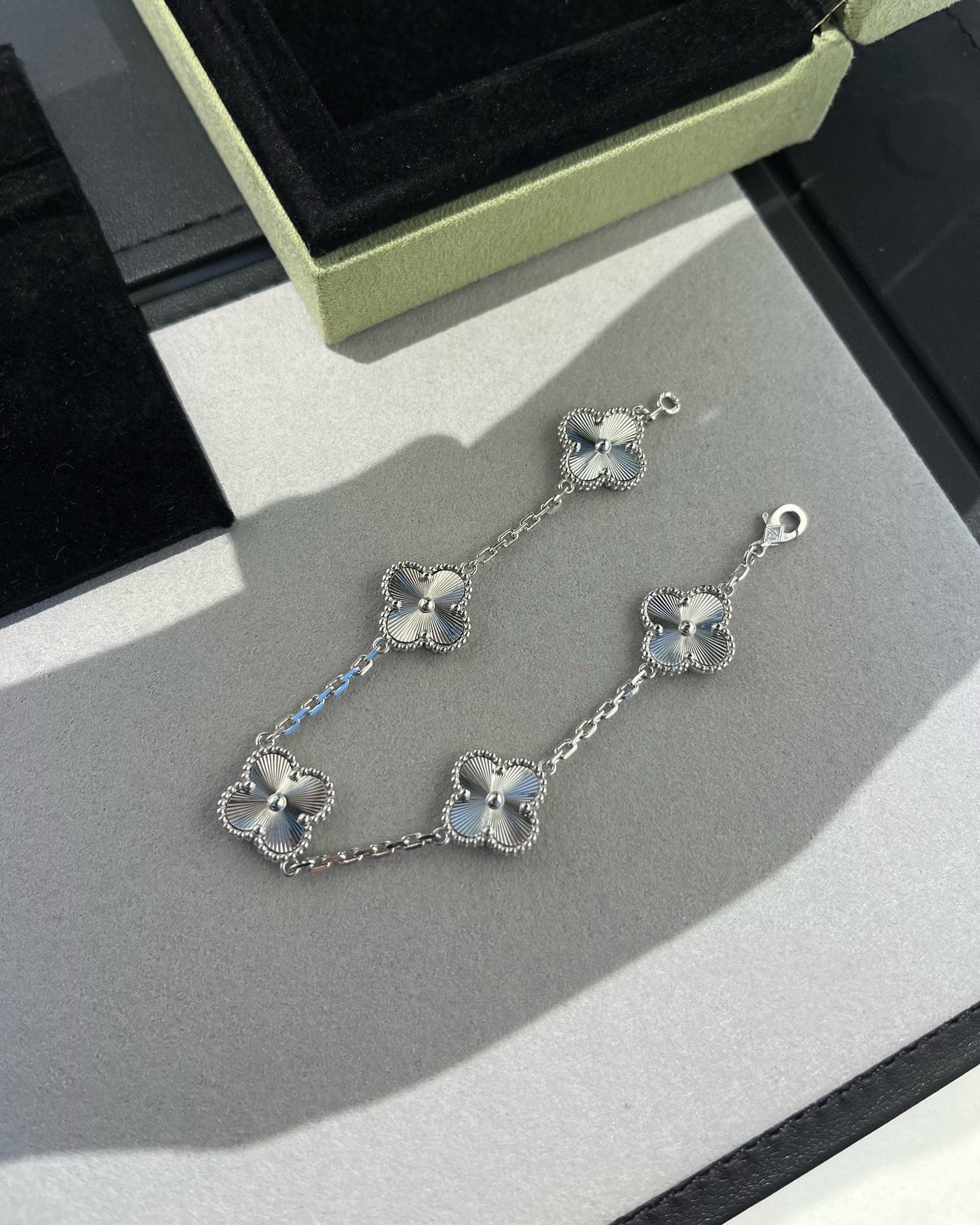 [LuxJewelry]CLOVER SILVER 5 MOTIFS BRACELET